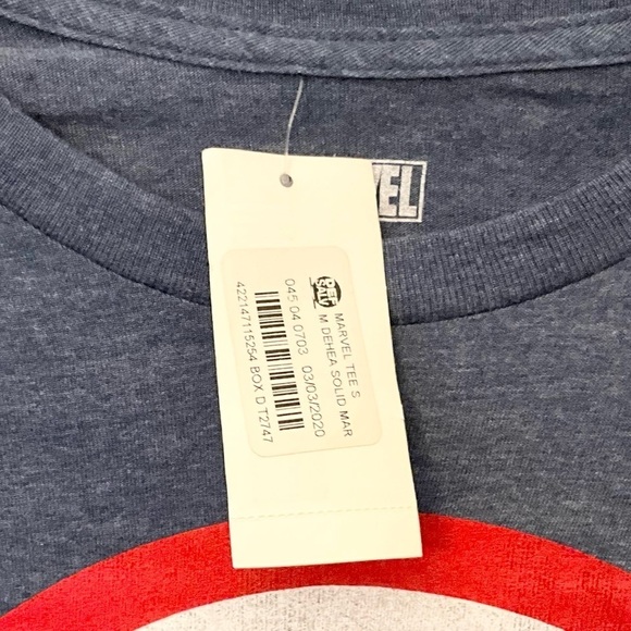 New with tags dark blue medium Marvel Captain America short sleeve t-shirt - Picture 3 of 8